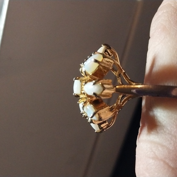 Vintage 60's 18k 0pal Cluster Ring - Picture 2 of 3